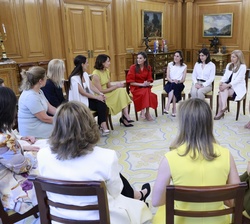 Desarrollo de la audiencia de la Reina con una representación del Club de Ejecutivas Españolas en el Exterior