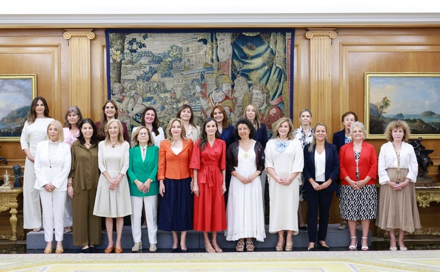 Su Majestad la Reina junto a una representación de la Federación Española de Mujeres Directivas, Ejecutivas, Profesionales y Empresarias, con ocasión 