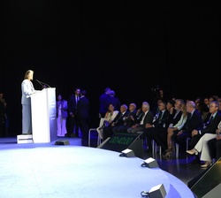 Su Majestad el Rey durante la bienvenida de la presidenta del Cercle D'Economía, Teresa García
