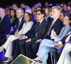 Don Felipe durante la ceremonia