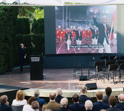 Proyección del vídeo “Barcelona 92”, con imagenes del Príncipe Felipe de abanderado en la inauguración de los Juegos Olímpicos del 92