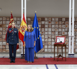 Doña Leonor durante la lectura del acuerdo de concesión de la Medalla de Oro de la Asamblea Reiognal de Murcia