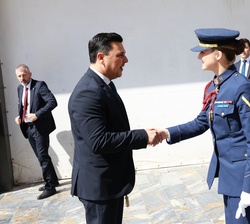 A su llegada a San Javier, Su Alteza Real la Princesa de Asturias fue recibida por el alcalde de San Javier, José Miguel Luengo