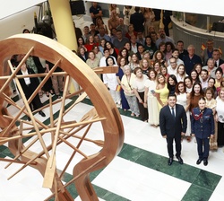 Su Alteza Real la Princesa de Asturias junto al alcalde y los miembros de la corporación municipal