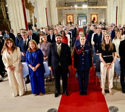 Su Alteza Real la Princesa de Asturias al inicio del acto junto a las autoridades