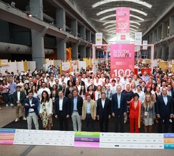 Fotografía de grupo con las start-up finalistas de South Summit 2025