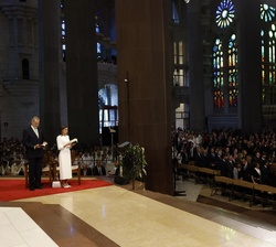 Don Felipe y Doña Letizia durante el desarrollo de la misa