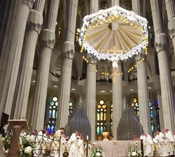 Vista general del altar durante la celebración de la misa solemne