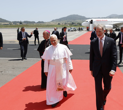 Su Majestad el Rey junto a Su Santidad el Papa León XIV