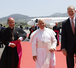 Su Majestad el Rey junto a Su Santidad el Papa León XIV
