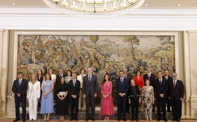 Sus Majestades los Reyes junto al patronato y al consejo científico de la Fundación Lilly