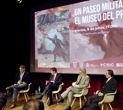 Panel en el que participan el doctor Enrique García Hernán, el escritor Andrés Trapiello y el pintor Augusto Ferrer-Dalmau, moderado por el periodista