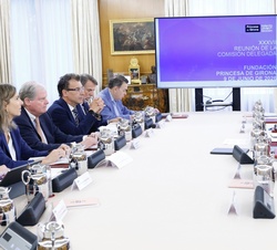 Don Felipe y Doña Letizia, durante el desarrollo de la reunión de la Comisión Delegada