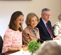 La Reina Doña Sofía ocupó su lugar en la reunión anual del Círculo Internacional