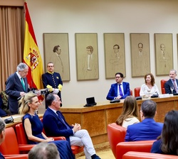 Miguel Ángel Aguilar pronuncia unas palabras de agradecimiento tras recibir el premio