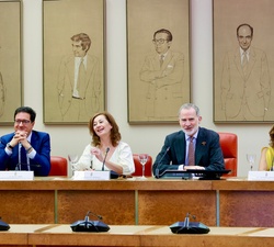 Don Felipe dirigió unas palabras a los asistentes