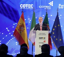 Su Majestad el Rey durante dirige unas palabras a los asistentes al XIX Symposium COTEC Europe 2026
