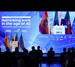 Su Majestad eol Rey durante su intervención