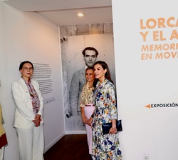 Doña Letizia en el Pabellón Transatlántico para visitar la exposición dedicada a Federico García Lorca