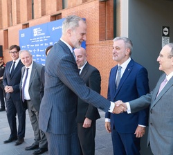 Recibimiento de Don Felipe a suj llegada al Museo de la Ciencia CosmoCaixa de Barcelona