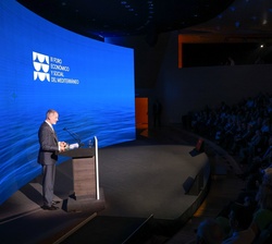 Su Majestad el Rey durante su intervención en la III edición del Foro Económico y Social del Mediterráneo