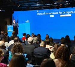 Su Majestad el Rey durante sus palabras en la entrega de los Premios Internacionales “Rey de España” de Periodismo 2026