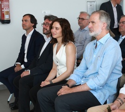 Su Majestad el Rey en el control donde se desarrollan las presentaciones técnicas de la visita