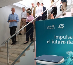 Don Felipe durante el recorrido por las instalaciones del Centro de Innovación de Agua y de Energía