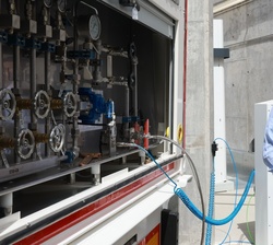 Don Felipe durante la visita al Centro de Innovación de Agua y de Energía