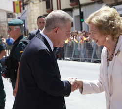 Su Majestad la Reina Doña Sofía es recibida por el presidente de la Junta de Comunidades de Castilla-La Mancha, Emiliano García-Page