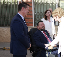 Su Majestad la Reina Doña Sofía es recibida a su llegada al concierto por el alcalde, el presidente Diputación Provincial de Albacete y la gerente de 