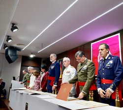 Entrega de diplomas del XXVII Curso de Estado Mayor, presidida por Su Majestad el Rey