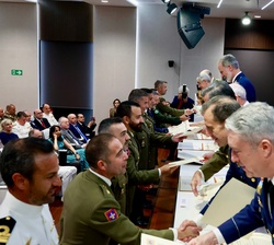 El Rey participó en la entrega de diplomas a los alumnos graduados