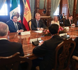 Encuentro de Su Majestad el Rey con la presidenta de los Estados Unidos Mexicanos en la Sala “Leona Vicario”