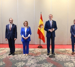 Su Majesatd el Rey durante su intervención en el encuentro con la colectividad española