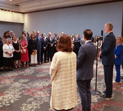 Vista general de la sala donde ha tenido lugar en encuentro con la colectividad española durante la intervención de Don Felipe