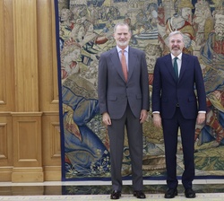 S.M. el Rey junto a Jorge Antonio Azcón Navarro, presidente de Aragón