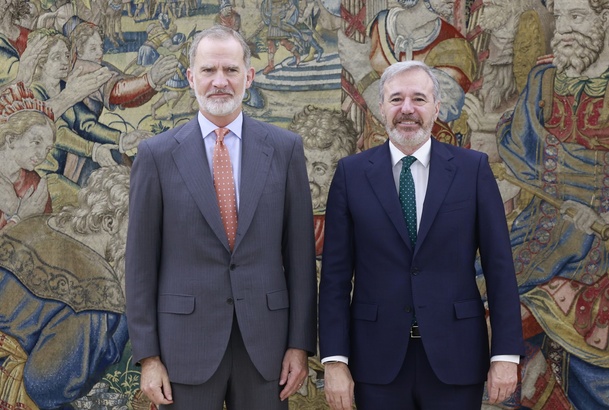Don Felipe junto al presidente de Aragón, Jorge Antonio Azcón Navarro