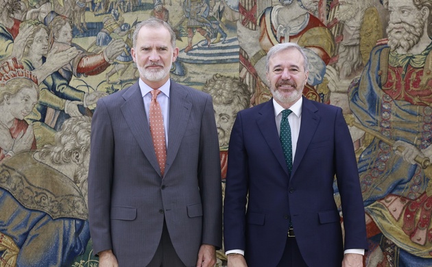 Don Felipe junto al presidente de Aragón, Jorge Antonio Azcón Navarro