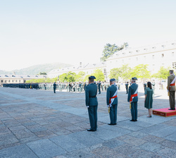 Su Majestad el Rey durante la interpretación del Himno Nacional