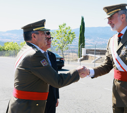 Su Majestad el Rey es recibido por el jefe de Estado Mayor del Ejército de Tierra, general de ejército Amador Fernando Enseñat y Berea
