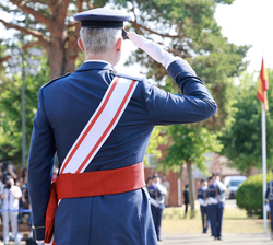 Su Majestad el Rey durante la interpretación del Himno Nacional