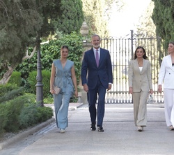Los Reyes, la Princesa y la Infanta Sofía a su llegada al Monasterio de Cogullada