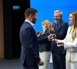 Clement Córdoba recibe de manos de la Infanta Sofía el galardón de ayuda a la Educación Inclusiva
