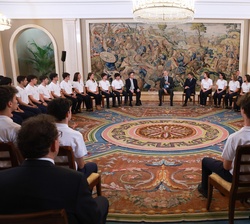 Momento de la alocución de Su Majestad el Rey a los asistentes a la audiencia.
