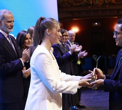 Su Alteza Real la Princesa de Asturias hace entrega del Premio Princesa de Girona Investigación 2026 a Rafael Luque