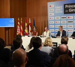 Don Felipe en un momento durante la reunión