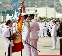 Los alumnos de primer curso, durante la jura o promesa ante la Bandera
