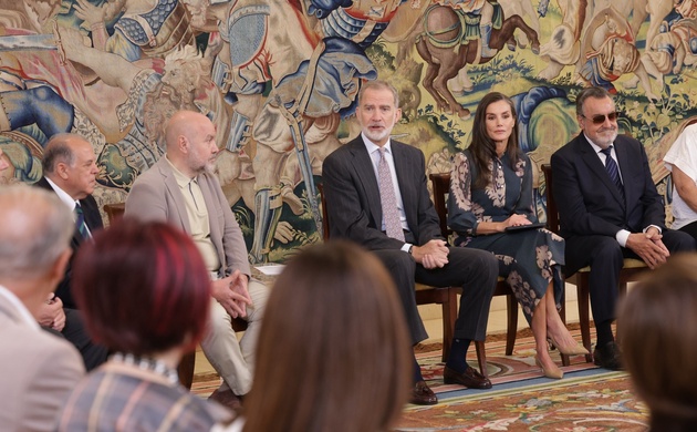 Don Felipe y Doña Letizia con los componentes del Comité Español de Representantes de Personas con Discapacidad