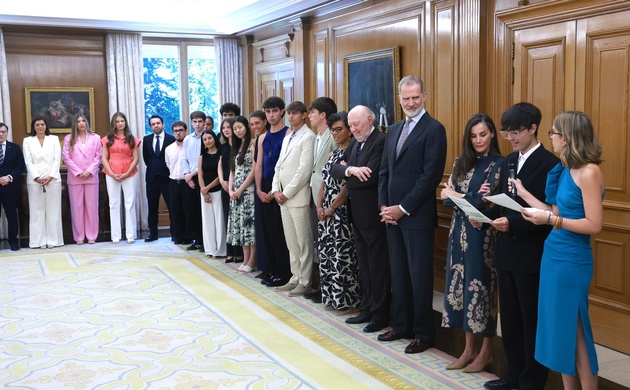 Intervención de alumnos de los Colegios del Mundo Unidos ante Sus Majestades los Reyes y Sus Altezas Reales la Princesa Leonor y la Infanta Doña Sofía